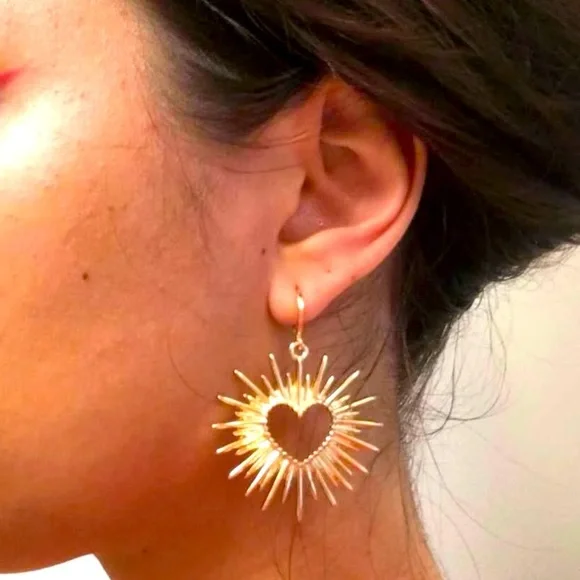 [GOLD]✨⭐️Starshine⭐️✨ Heart Glamour Dangle Drop Statement Earrings - Picture 10 of 13